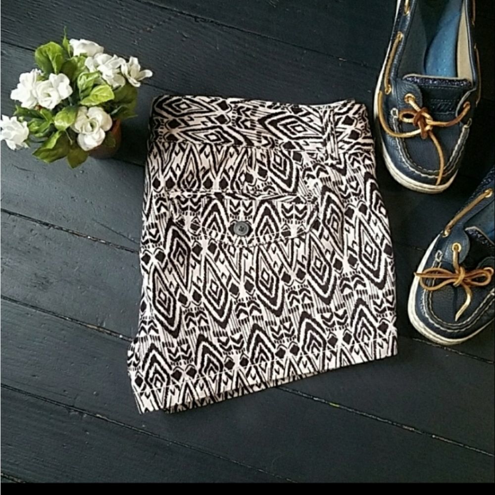 🌼 American Eagle Outfitters Aztec Shorts